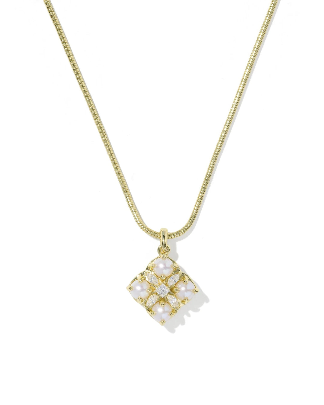 Dira Pearl Short Pendant Necklace
