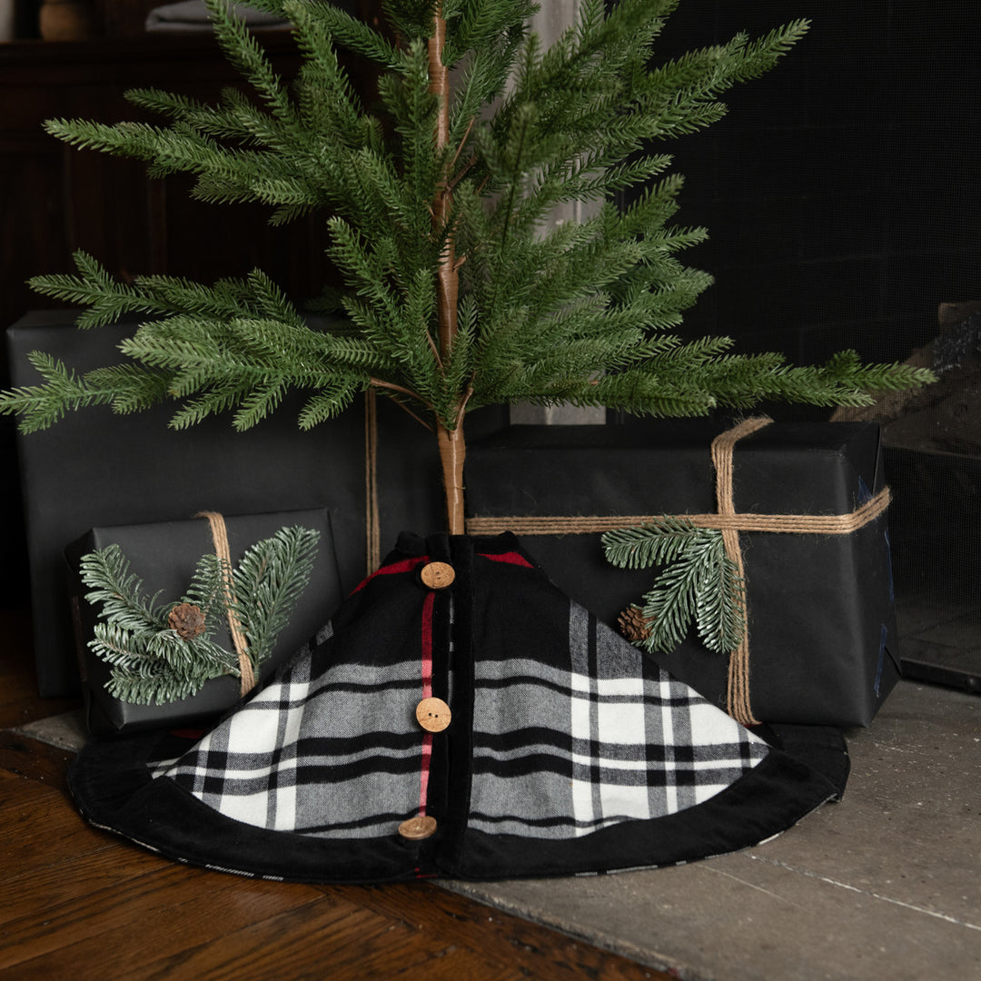28" BLACK TARTAN TREE SKIRT
